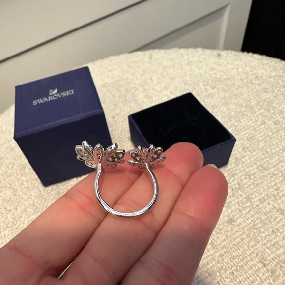 Swarovski Crystal Daisy Ring with Gold Accents - Picture 3 of 5